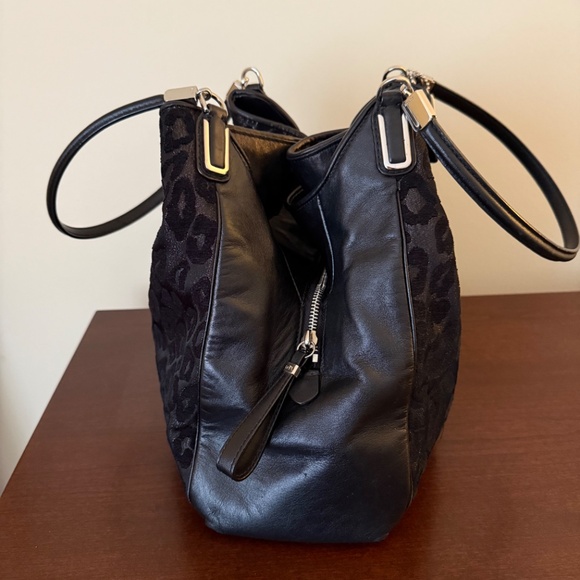 Coach triple compartment black animal print bag - Picture 2 of 7